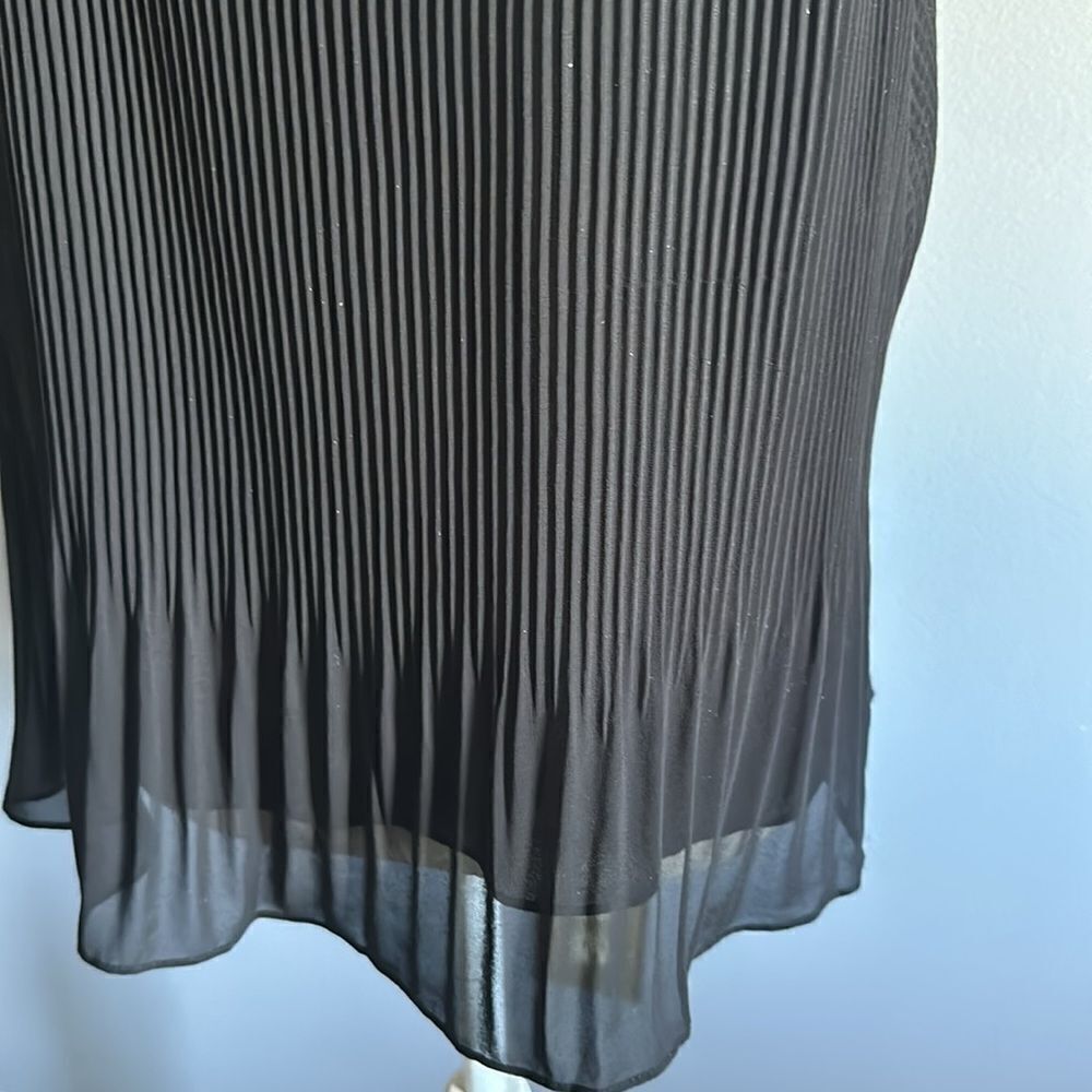 &. Layered Pleated Blouse! - Picture 6 of 9